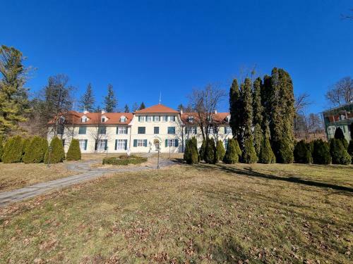 Apartma Vrtnica, Vila Golf
