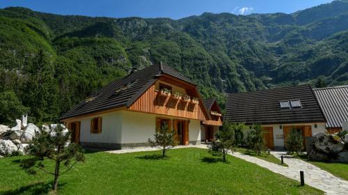 Julian Village Lepena