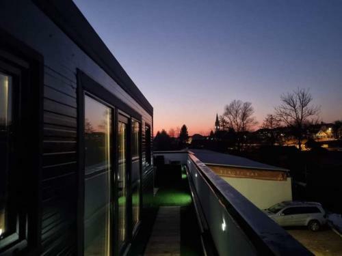 Roof Apartment Art-pe