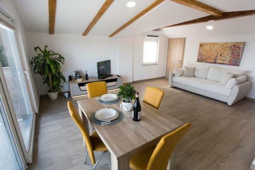 Red Rose Apartment