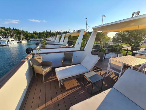 Marina Seahouse Brina