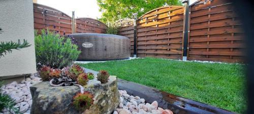 Apartment Guesthouse Nostalgia With Jacuzzi, Solar Shower And Bbq