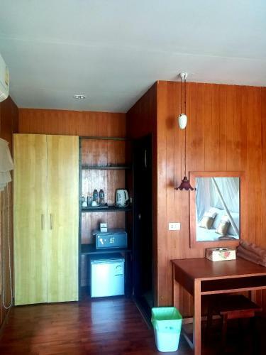Hotel Thanya Beach Resort
