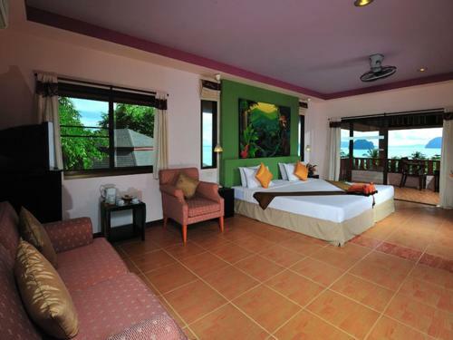 Hotel Koh Ngai Cliff Beach Resort