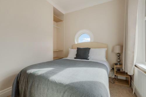 Queens Crest By Sasco Apartments