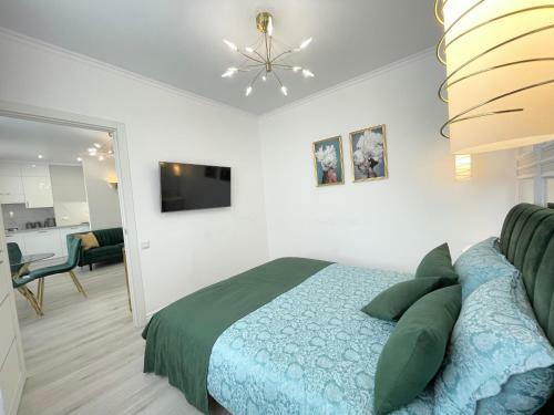 Luxury Emerald Apartments