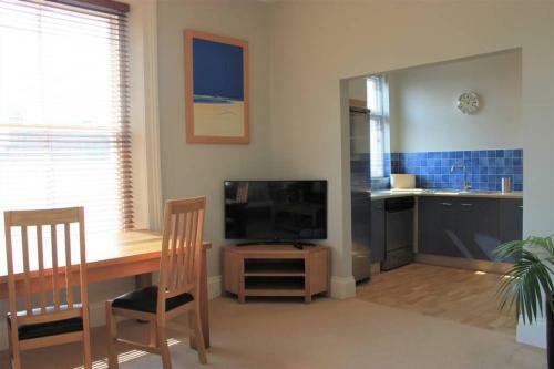 Spacious 2 Bedroom Apartment In Westbourne