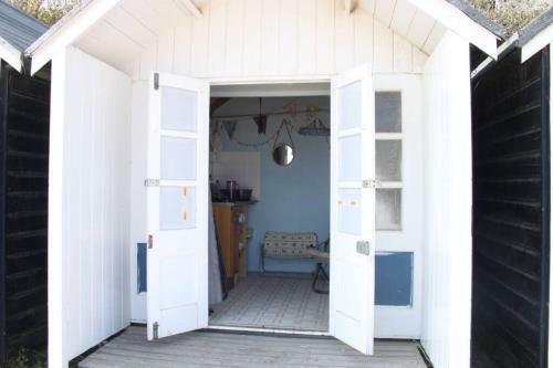 Spacious 2 Bedroom Apartment In Westbourne