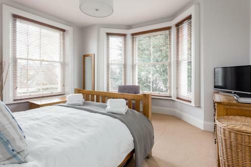 Spacious 2 Bedroom Apartment In Westbourne