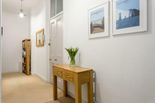 Spacious 2 Bedroom Apartment In Westbourne