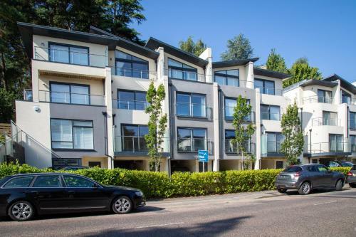 Stunning 3 Bed Townhouse: Westbourne With Parking