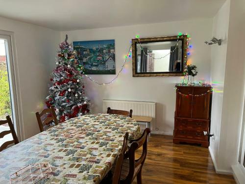 Fantastic Villa Bournemouth - Spa, Parking, Garden