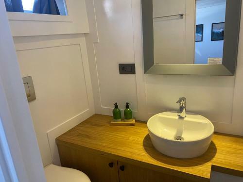 Yacht Room Hotel