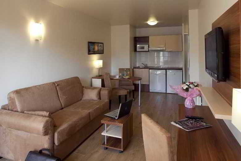 Aparthotel 1ere Avenue Val Senart