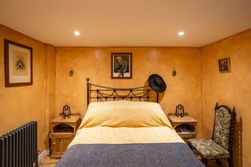 Fagin?s Den - Dickensian Themed Holiday Cottage