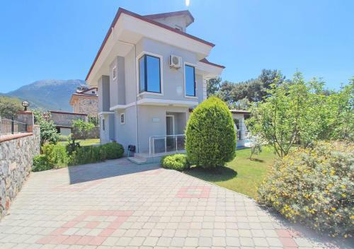 Demie Villa
