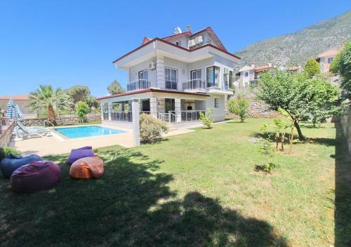 Demie Villa