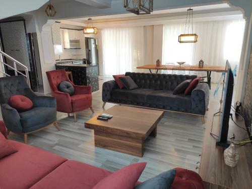 �zel Havuzlu Villa