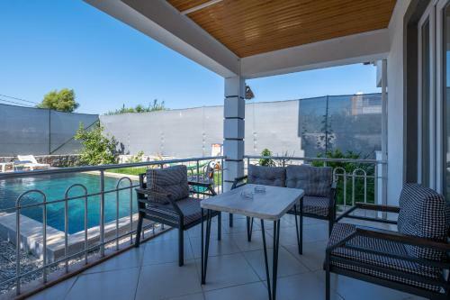 �zel Havuzlu Villa