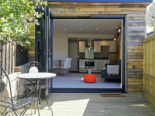 Derby Den By Cliftonvalley Apartments