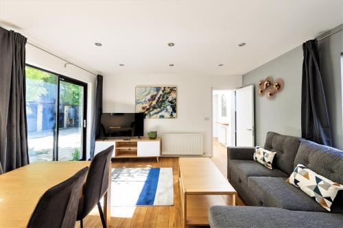 Thorndale - Your Apartment