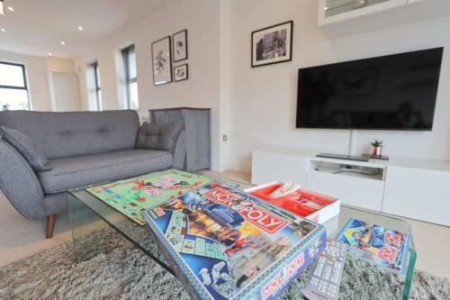 Contemporary 2 Bedroom Apartment With Parking