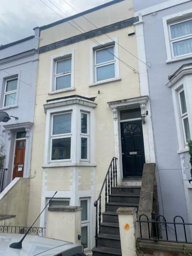 Spacious 3 Bedroom House Near Stokes Croft!! Central!!!