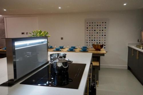 N5 Townhouse, Brighton Sleeps 20