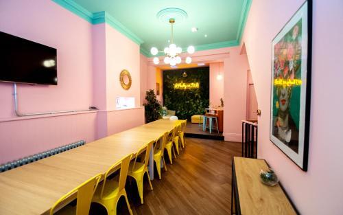 Number Twenty Four Townhouse - Sleeps 22