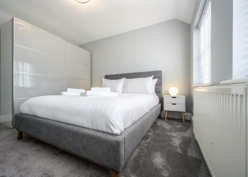 Sillwood Mews - With Free Parking