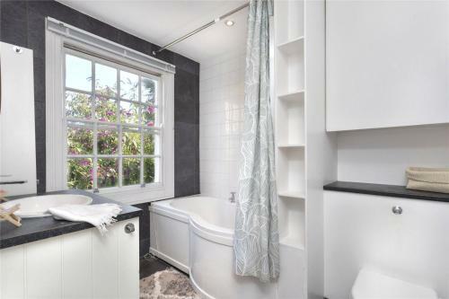 Charming Cottage & Garden - Central Brighton!
