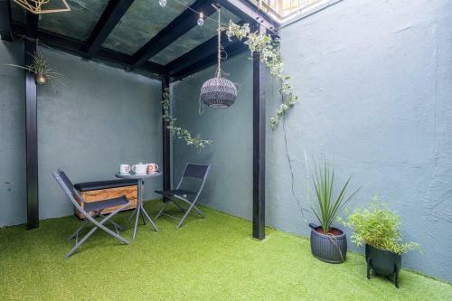 Modern 1-bed Central Apartment With Outside Space