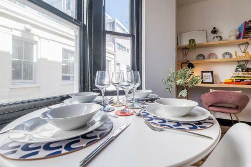 Funky 1-bed Apartment In City Centre Location