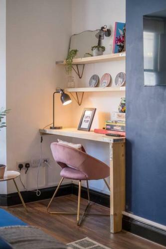 Funky 1-bed Apartment In City Centre Location