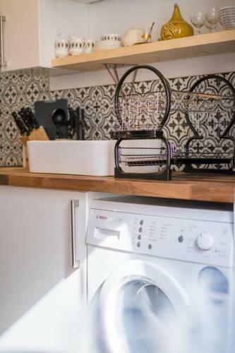 Funky 1-bed Apartment In City Centre Location