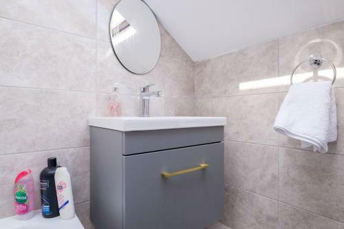 Modern 1-bed Apartment In Great Location!