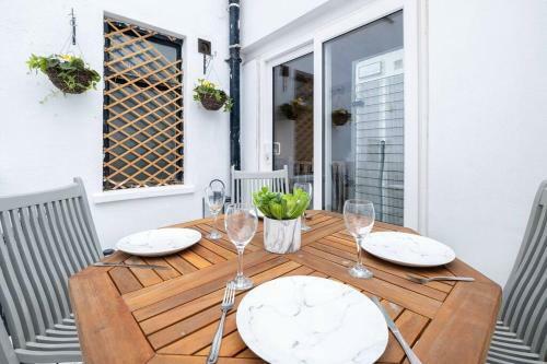 Boutique Style 3-bed House With Private Terrace
