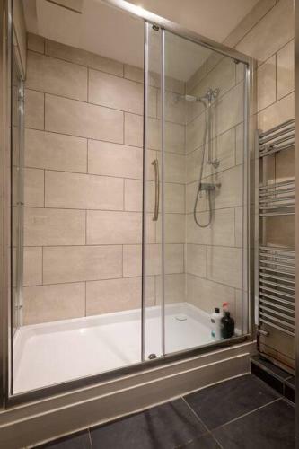 Boutique Style 3-bed House With Private Terrace