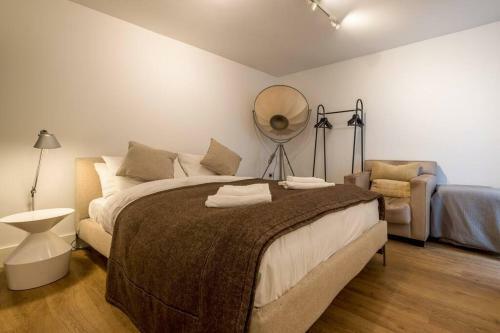 Spacious 2-bed Apartment With Outside Space