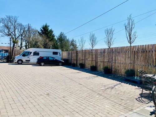 Amber Lodge Hickstead-b