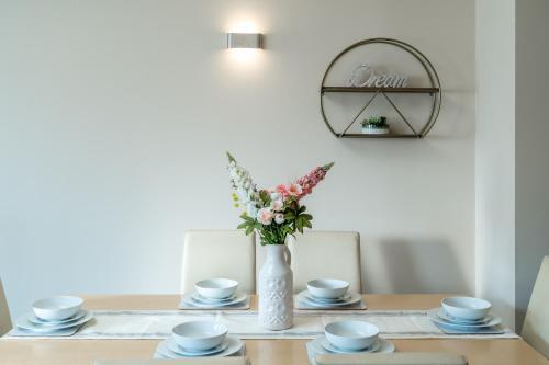 Spacious 2 Bedroom Apartment - Sleeps 6