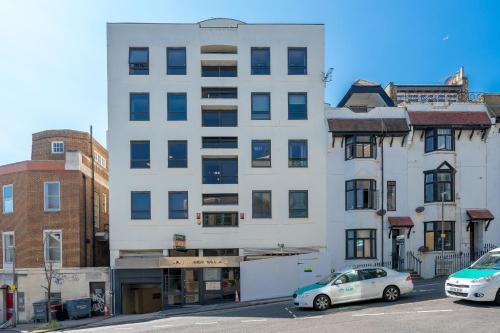 Spacious 2 Bedroom Apartment - Sleeps 6