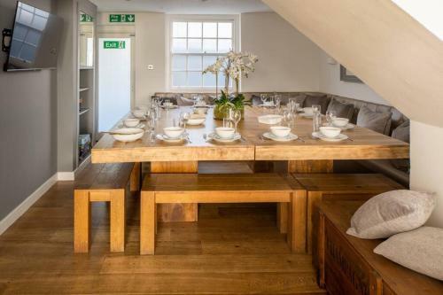 Luxurious Family Townhouse 50m From The Beach