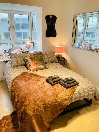 Funky Unique 2-bedroom Apartment With Parking