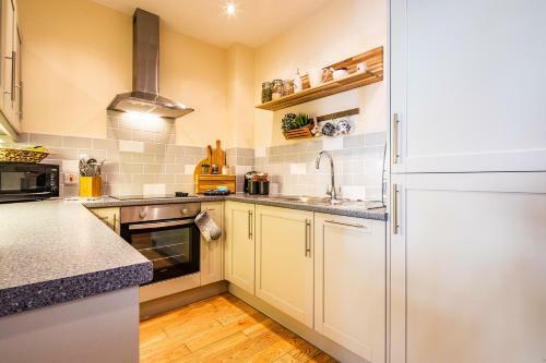 Buxton Centre Cosy Cottage With Free Secure Parking