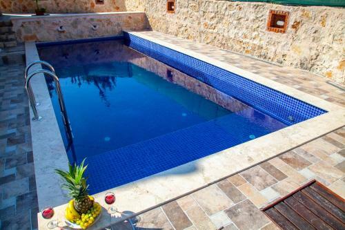 Villa ?sabet