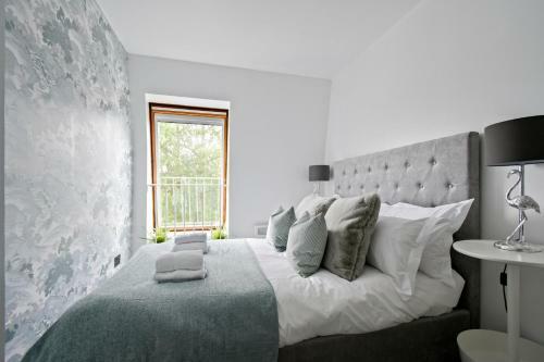 No. 8 - Top Floor Modern Apartment
