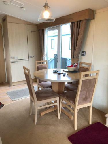 28 Borwick Lakes