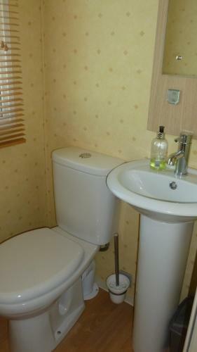 28 Borwick Lakes