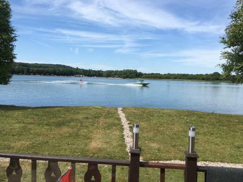 Villa Tegid Lodge- Pine Lake Resort
